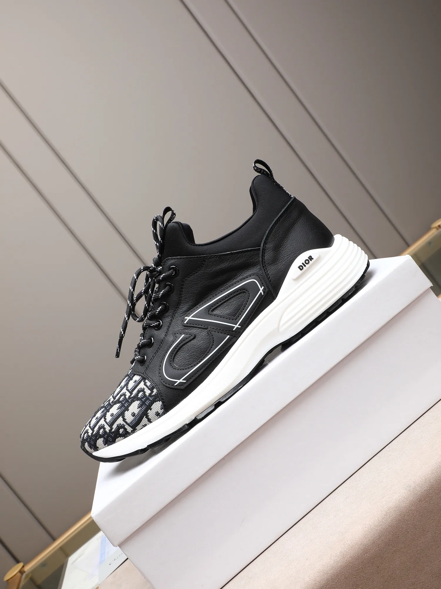 Men's shoes 💰460 💰Dior [Dior] 😘😘High-end series of casual men's shoes, simple and elegant👍👍👍The upper is made of first-layer genuine leather spliced ​​with Dior's special material [sun][sun]; imported first-layer sheepskin lining; special outsole, wear-resistant, lightweight, the overall design is harmonious and unified without lacking personality 👣🌟✨You deserve it! 5 colors😍Sizes 38~44. (45 custom-made) The picture above is a big seller🔥🔥🔥